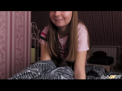 ❤️ Blondie nyedot dheweke bff rumiyin lan nemu cum ing dheweke tutuk Video seks ing kita